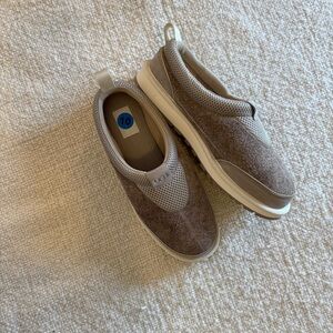 NWOB Ugg Tan Sneaker Slip On Mule 10
